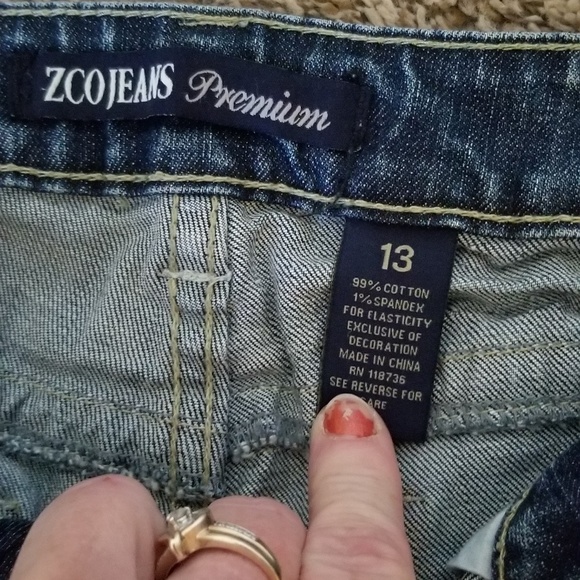 ZCO Jean's Capris - Picture 3 of 3